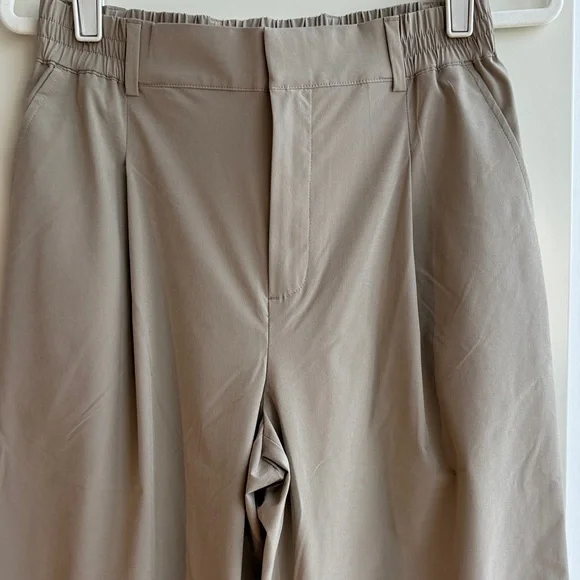 ALO Yoga trousers - Picture 2 of 5